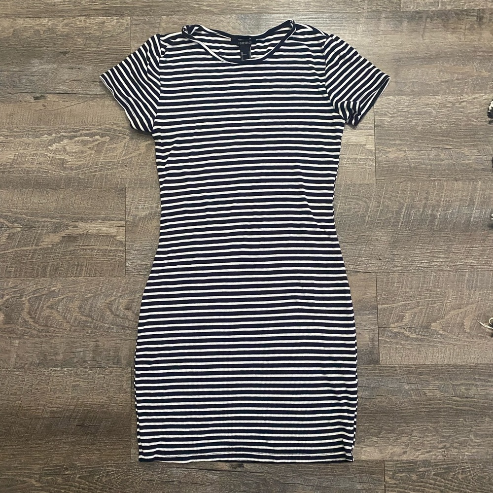 Forever 21 ribbed black and white striped bodycon tee shirt dress. Women’s small